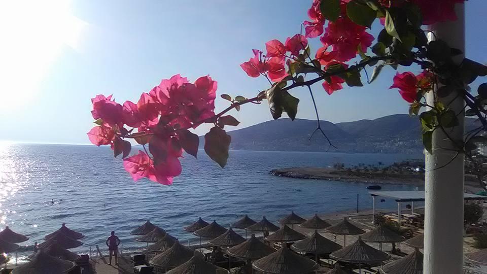Aler Holiday Inn Sarandë Exteriér fotografie