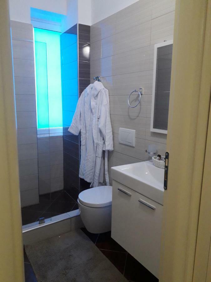 Aler Holiday Inn Sarandë Pokoj fotografie