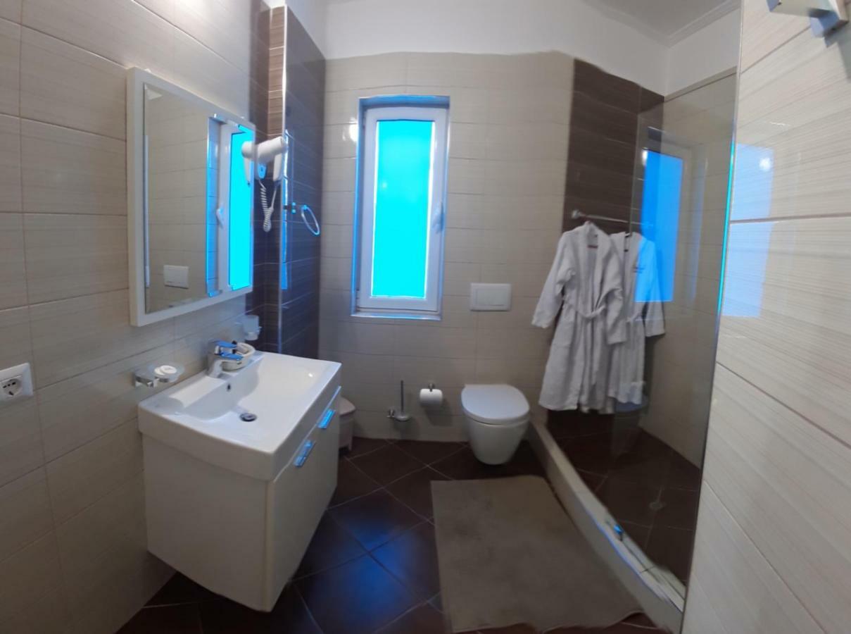Aler Holiday Inn Sarandë Pokoj fotografie